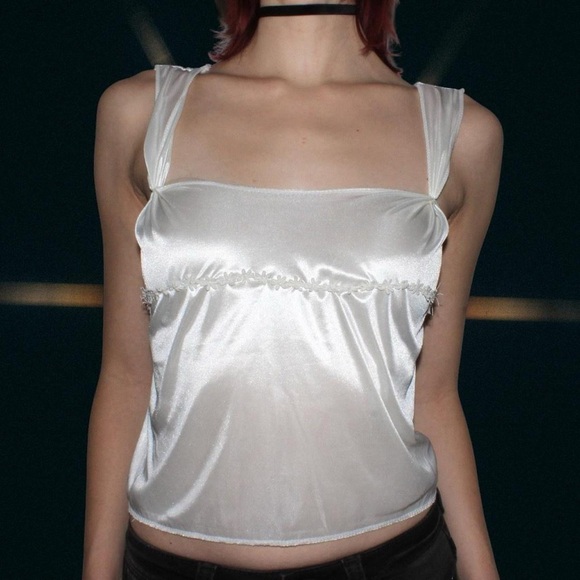 Silky ivory satin top with lace ties and floral trim - Picture 4 of 5